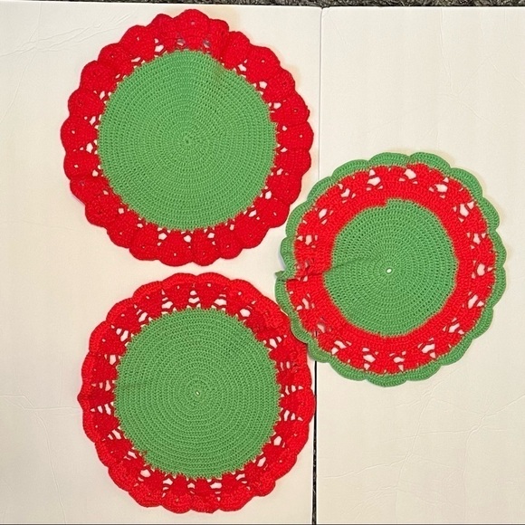 1Set of 3 Handmade Christmas Doilies | Green & Red Crochet Placemats | NEW - Picture 8 of 8